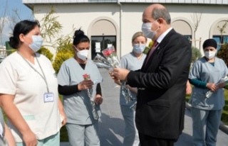Tatar’dan kadın sağlık çalışanlarına ziyaret
