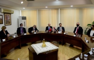 Dışişleri Bakanı Ertuğruloğlu, CHP Genel Başkanı...