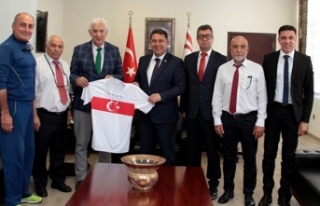 Başbakan Saner, Kıbrıs Türk Futbol Antrenörler...