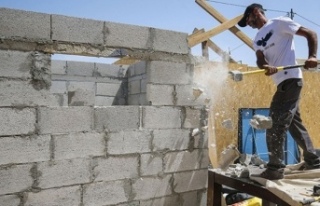 Filistinli aileye evini kendi elleriyle yıktırdılar
