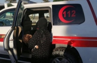 Suriye'de teröristler, hasta taşıyan ambulansa...