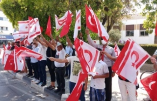 Vatandaşlar Erdoğan’a meclis önünde sevgi gösterisinde...