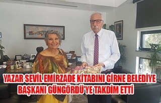 Yazar Sevil Emirzade Kitabını Girne Belediye Başkanı...