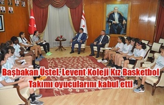 Başbakan Üstel, Levent Koleji Kız Basketbol Takımı...