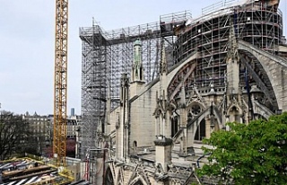 Fransa'nın tarihi Notre Dame Katedrali yıl...