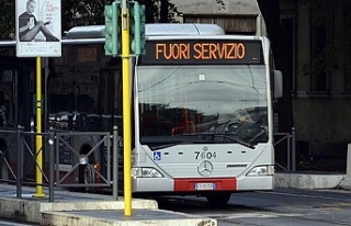 İtalya'da toplu taşıma sektöründe çalışanlar...