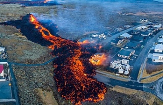 İzlanda'da patlayan yanardağın lavları yerleşim...