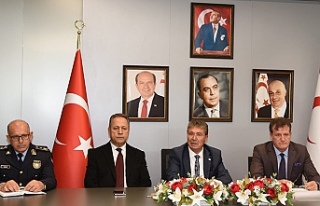 Başbakan Üstel, Ercan Havalimanında paydaşlarla...