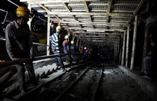 Çin’de Demir Madenini Su Bastı.. 9 Kişi Mahsur...