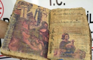 Diyarbakır'da 1400 yıllık kitap ele geçirildi!
