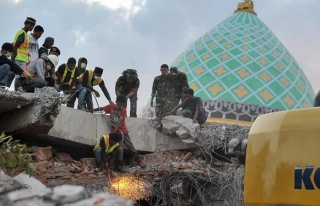 Endonezya’daki depremde ölenlerin sayısı 131’e...