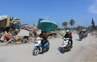Endonezya’daki depremzedeler kıyıları terk etti