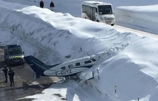 Fransa'da bir uçak kar yığınına çarptı
