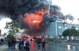 İstanbul'da feci yangın! Yan fabrikalara da sıçradı…