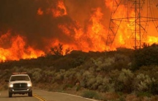 Kaliforniya eyalet tarihinin en büyük yangınıyla...
