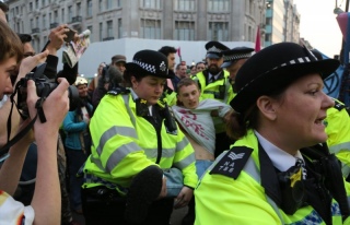 Londra'da gözaltı sayısı 340 oldu