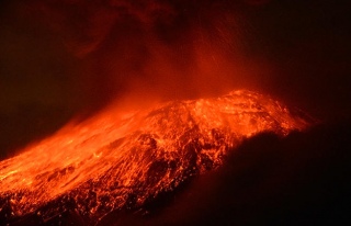 Meksika'da Popocatepetl Yanardağı'nda patlama