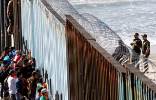 Meksika'da yüzlerce göçmen gözaltına alındı