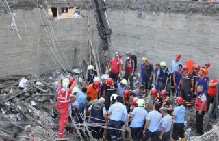 Mersin’de havuz inşaatı çöktü: 17 yaşındaki...