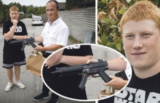 Polisi elinde oyuncak silah bulunan çocuğun kolunu...