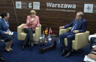 'Soykırım' krizi sonrası Merkel ile ilk görüşme