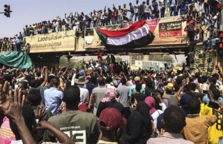 Sudan'da Ordu Devlet Televizyonunu Kuşattı