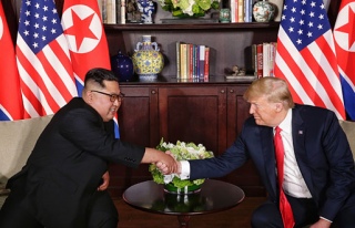 Trump ile Kim Jong-un tarihi zirvede bir araya geldi