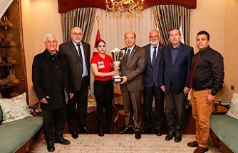 Cumhurbaşkanı Tatar, Bilardo Federasyonu yönetimi ve milli sporcu Ghaffari’yi kabul etti