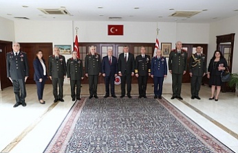 Türkiye Milli Savunma Bakanı Güler, Türkiye’nin Lefkoşa Büyükelçiliğini ziyaret etti.