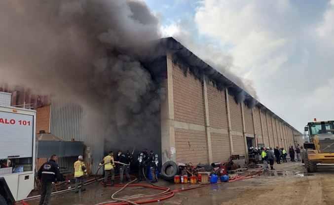 Tuğla fabrikasında yangın söndürüldü, soğutma çalışmaları sürüyor